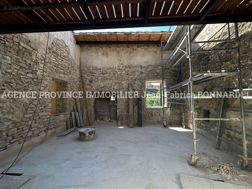 Maison 170 m² à Rousset-Les-Vignes  - photo 8
