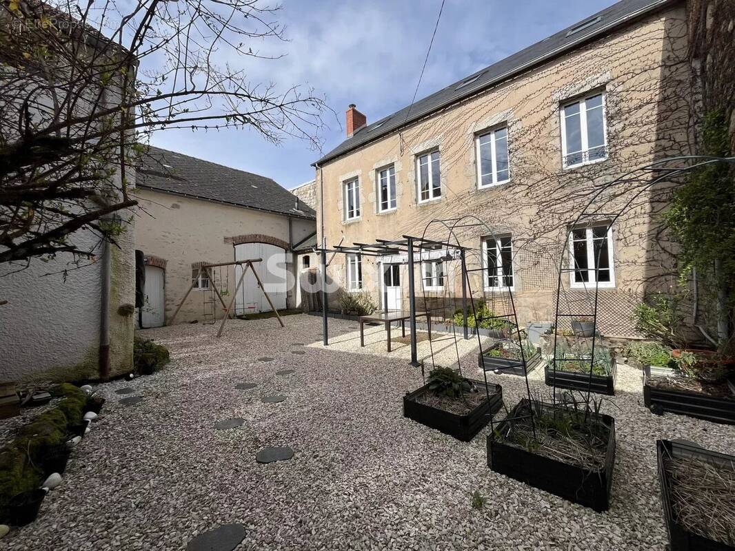 Maison à OUROUX-EN-MORVAN