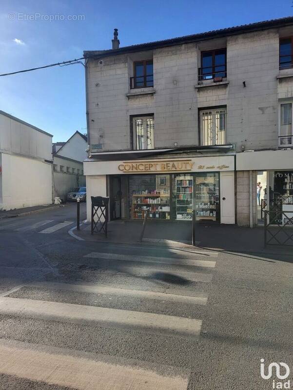 Photo 1 - Commerce à SARCELLES