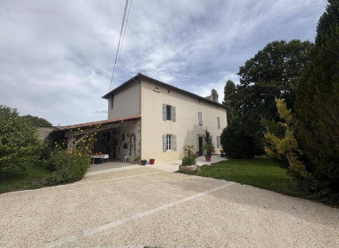 Maison à VILLEFAGNAN