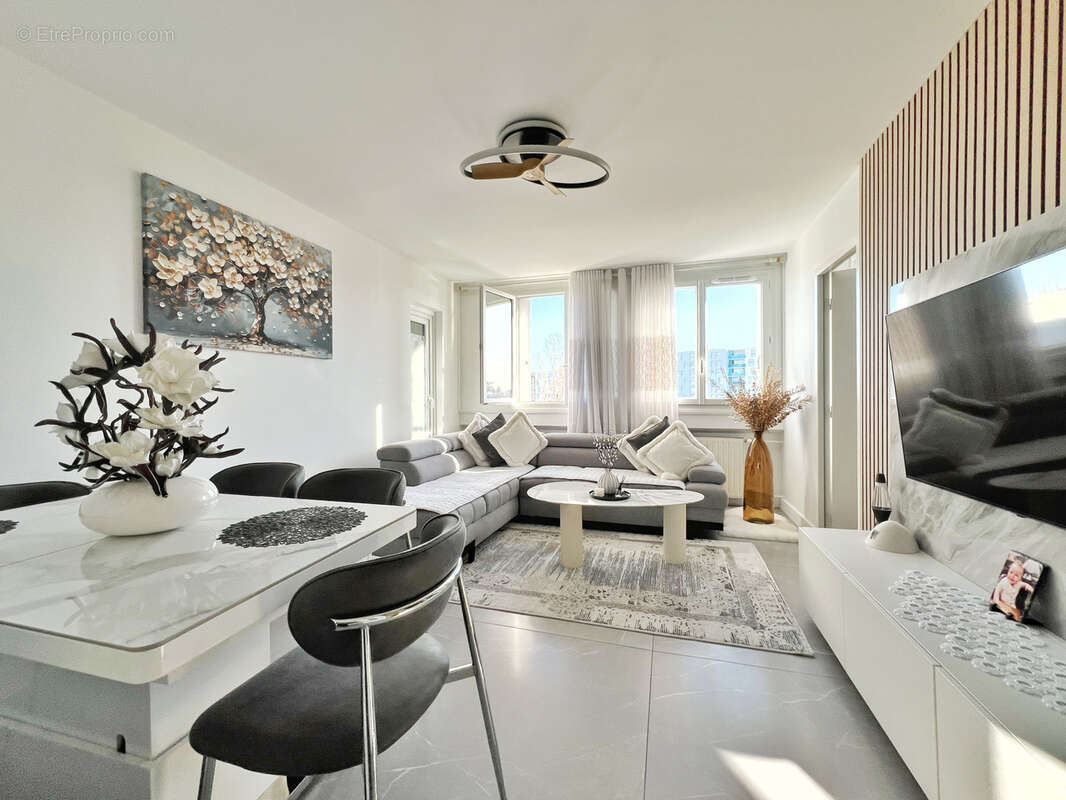 Appartement à PIERRE-BENITE
