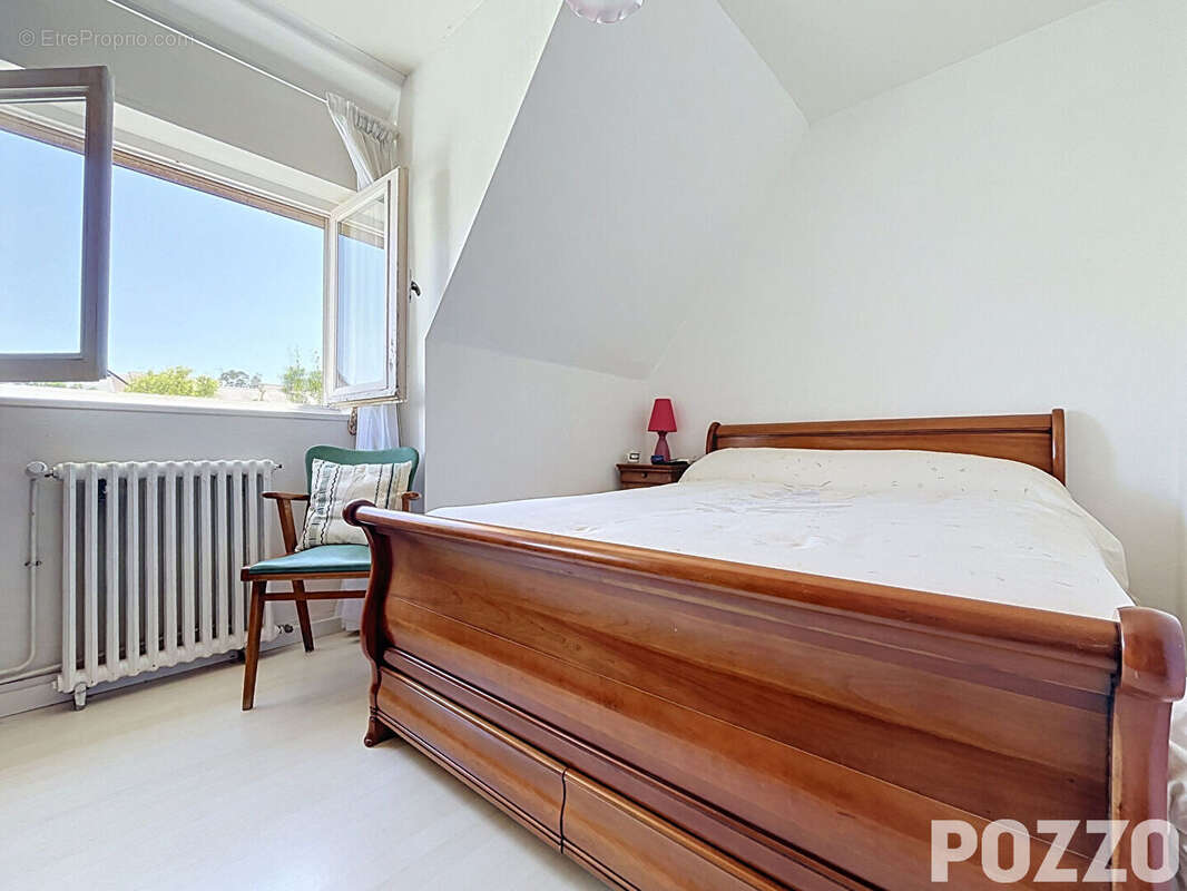 Maison Saint Pair Sur Mer 5 pièce(s) 107 m2 - À seulement 500 mètres des commerces et de la plage ! - photo 7