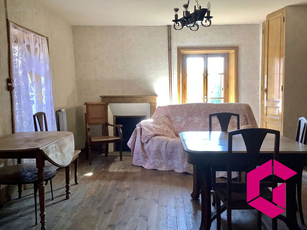 Maison à AUGEROLLES