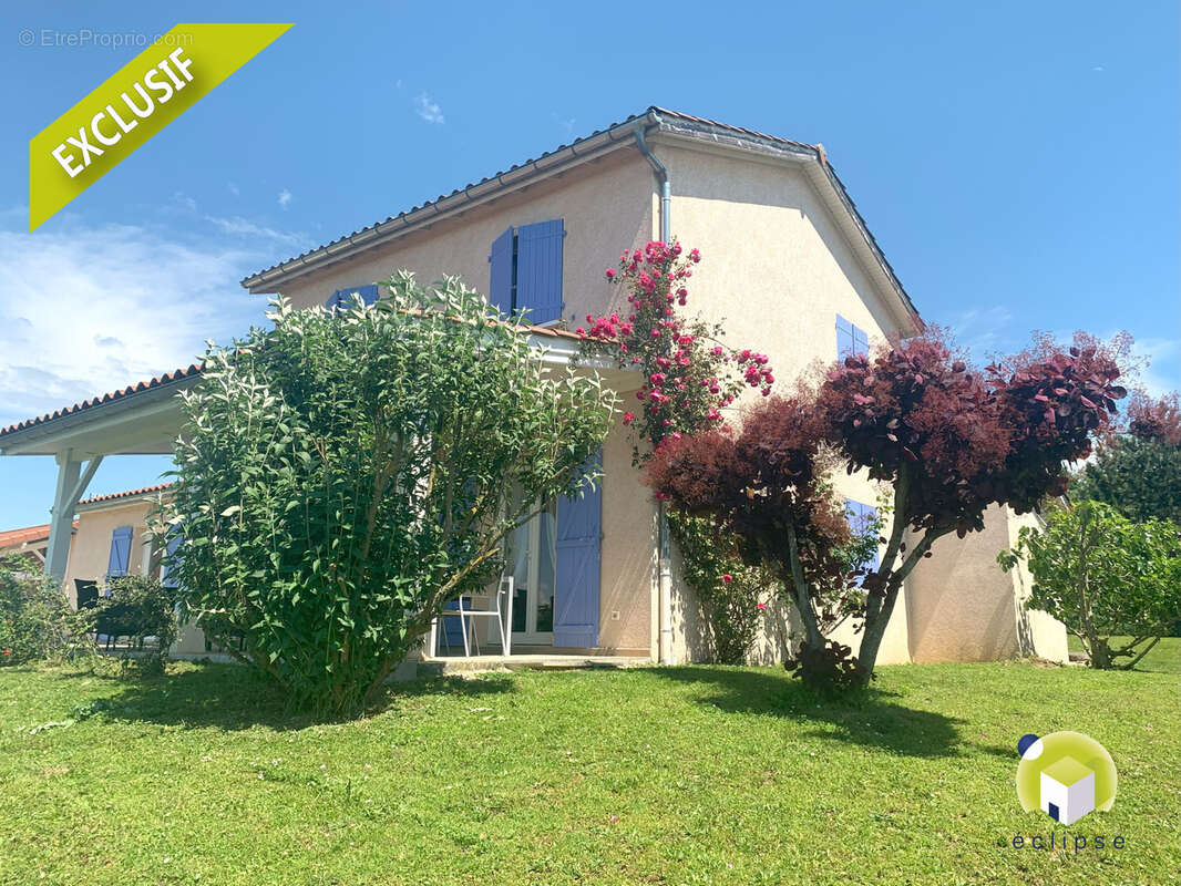 A VENDRE BUELLAS - Maison individuelle d'environ 150 m2 avec piscine - photo 12