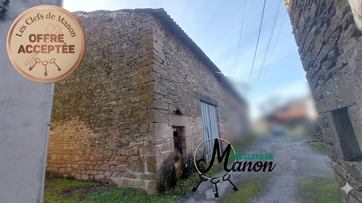 Parking à BESSINES-SUR-GARTEMPE