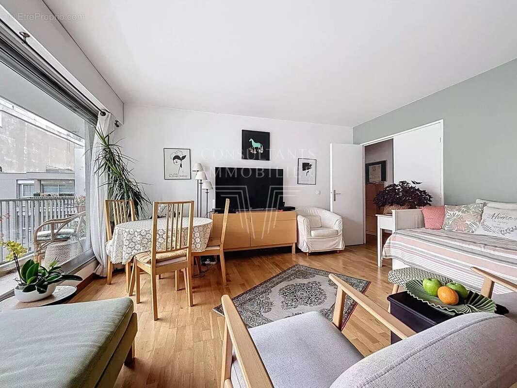 Appartement à PARIS-15E