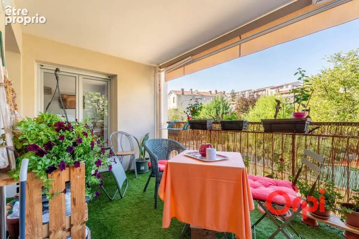 Appartement en parfait état avec terrasse et garage - photo 1
