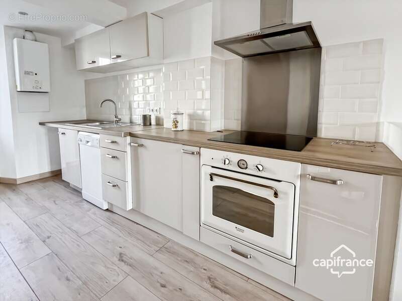 Appartement à BAGNOLS-EN-FORET