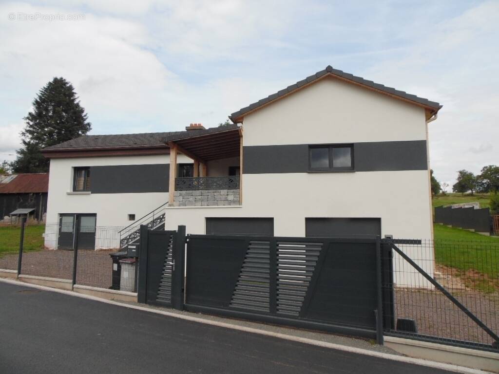 Maison à VIEUX-MOULIN