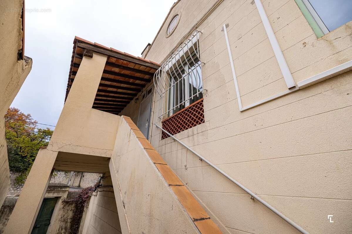 Commerce à MARSEILLE-14E