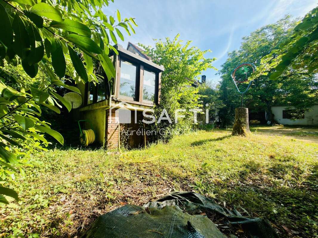 Maison 222 m² à Les Bordes  - photo 2