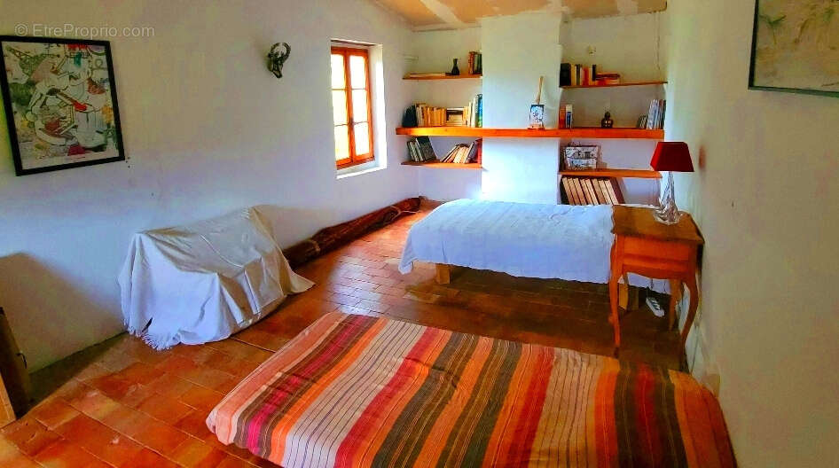 A VENDRE LURS Ancienne ferme en pierres de près de 200 m2  sur 1 ha 845 m2 - photo 14