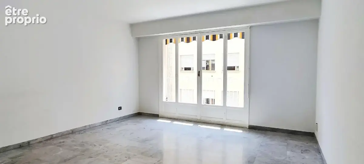 Nice Libération : F1 avec balcon, transformable en 2 pièces - photo 2