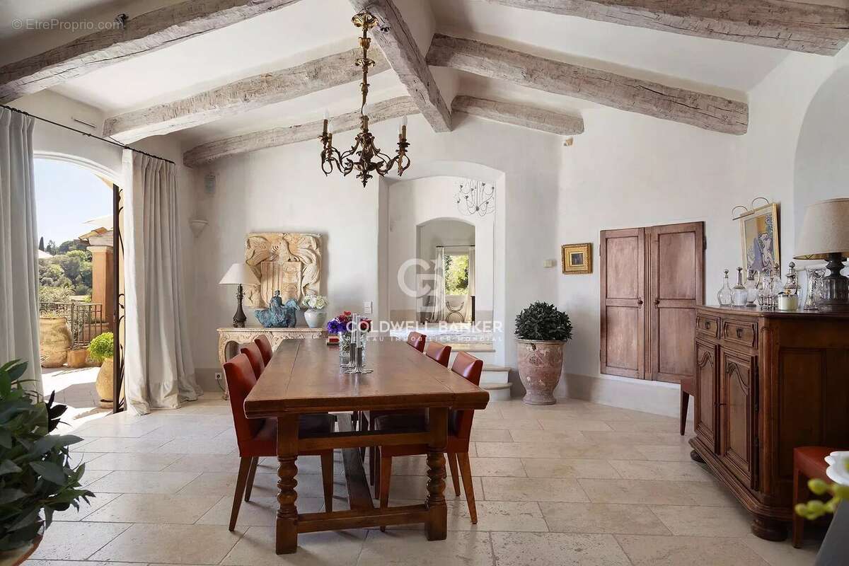Maison à VALBONNE