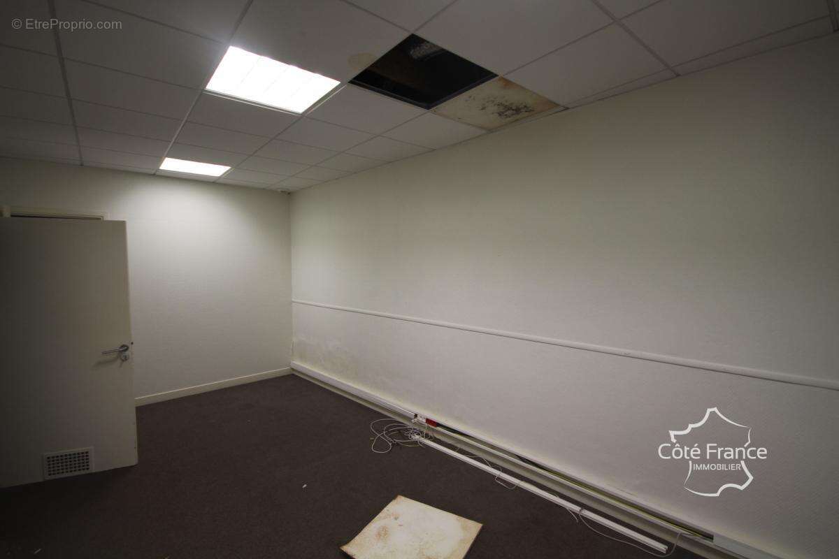 FUMAY Grand local commercial  de 218 m2 - photo 9
