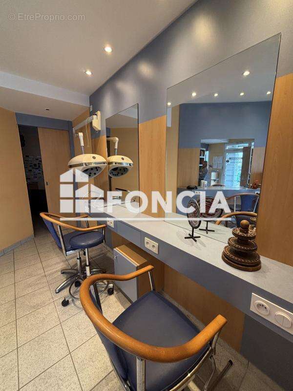 Commerce à LA TRONCHE