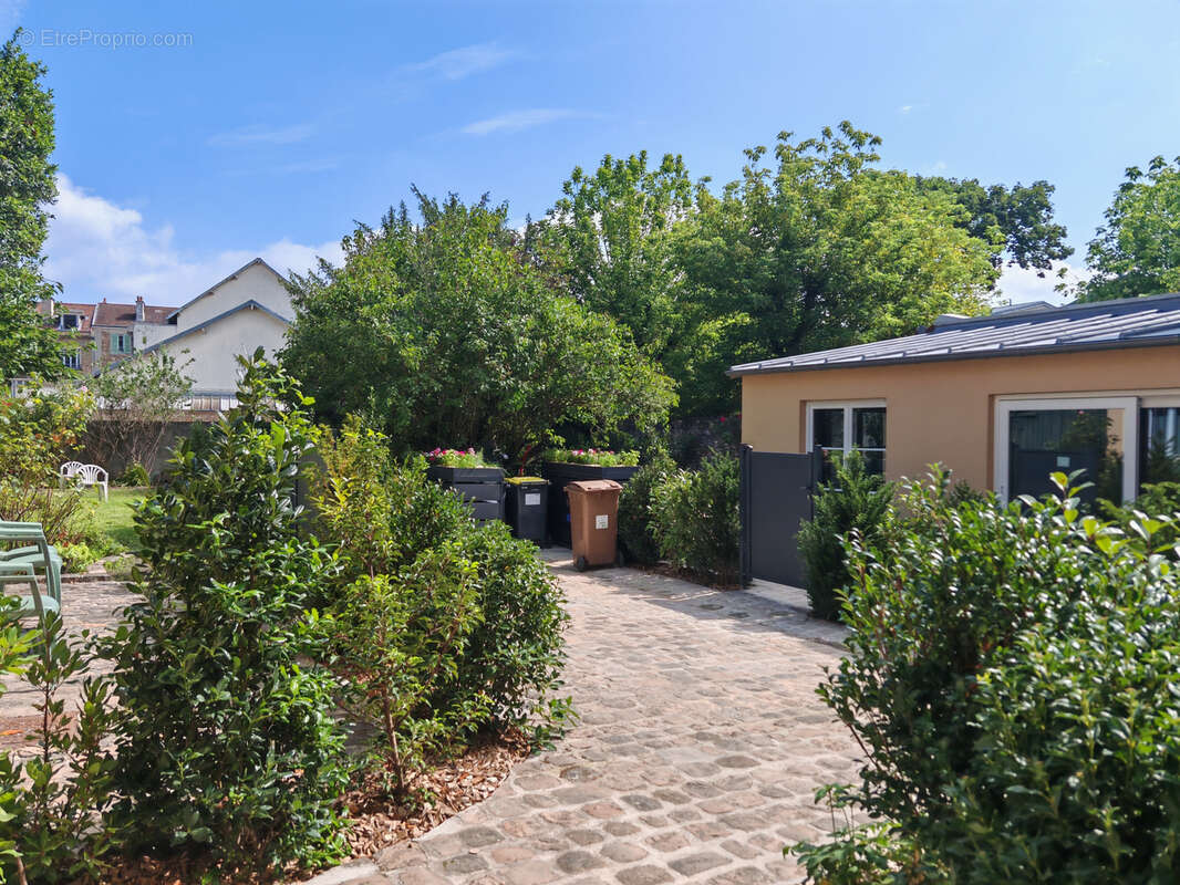 Commerce à VERSAILLES