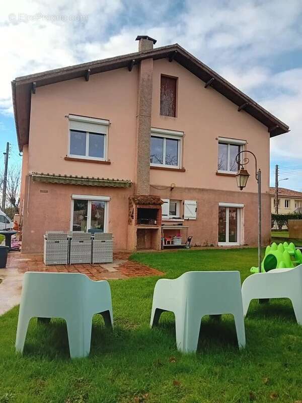 Maison rénovée de 170m², 5 chambres et jardin de 551m² - photo 2