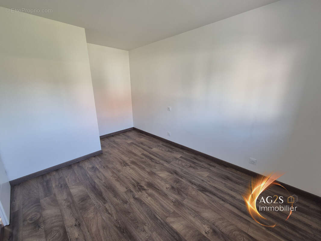 Appartement avec terrasse + 2 places parking privatives - petite résidence de 2021 sans charges - photo 10