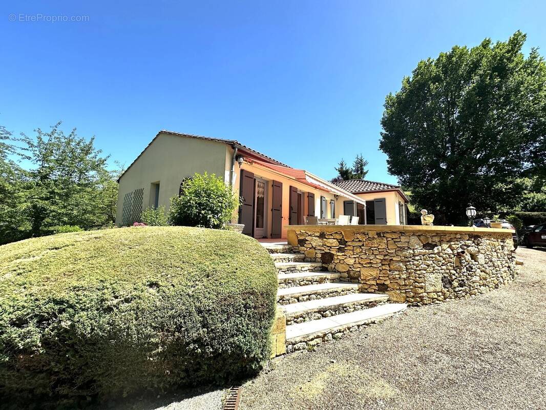 Maison de plain-pied située à proximité du charmant village de Saint-Cyprien, au sud de Sarlat. - photo 18