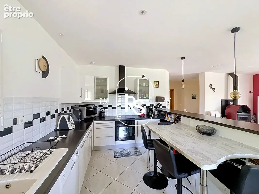 Villa de plain-pied de 130 m2 avec 8 768 m2 de terrain et vue sur le  Massif du Tanargue. - photo 7