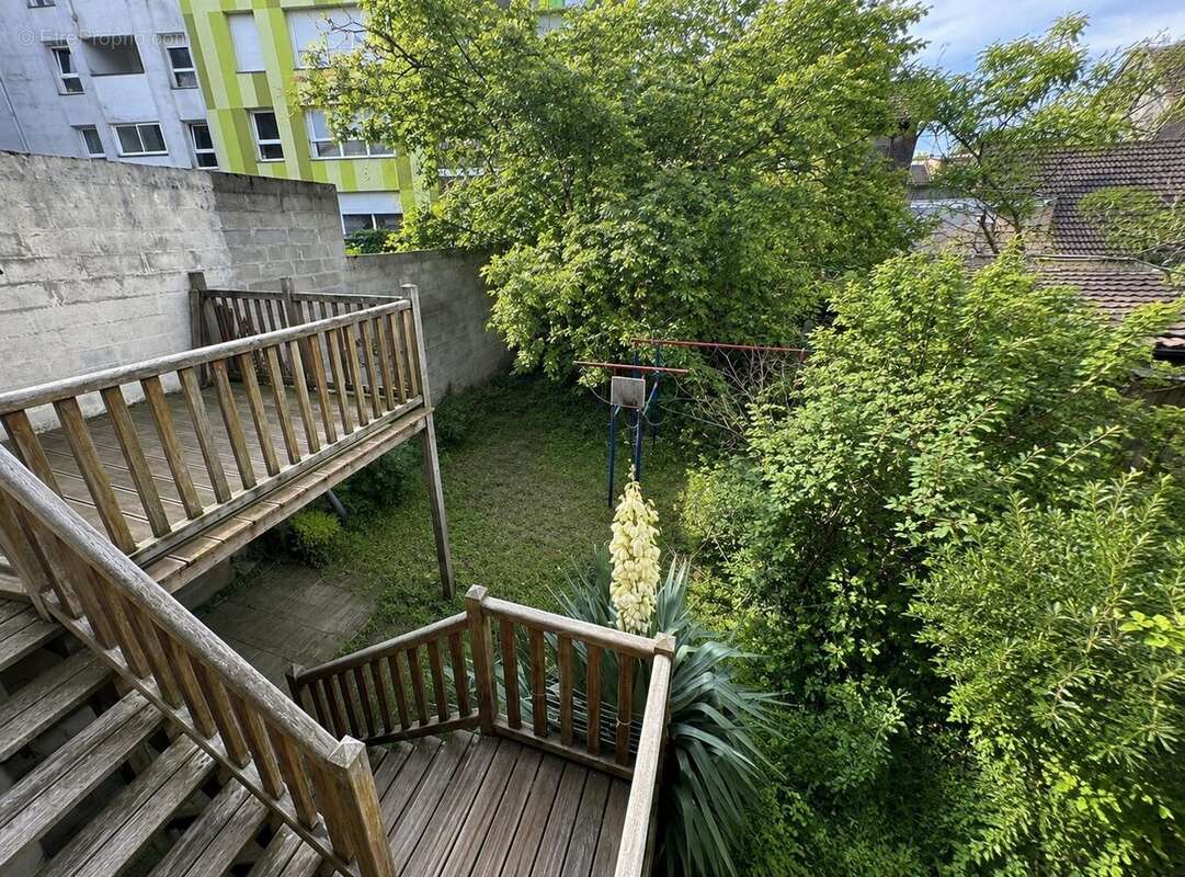 Maison 100 m² à Romainville  - photo 2