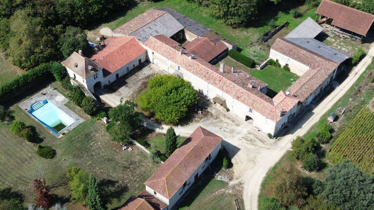 Maison à MEZIN