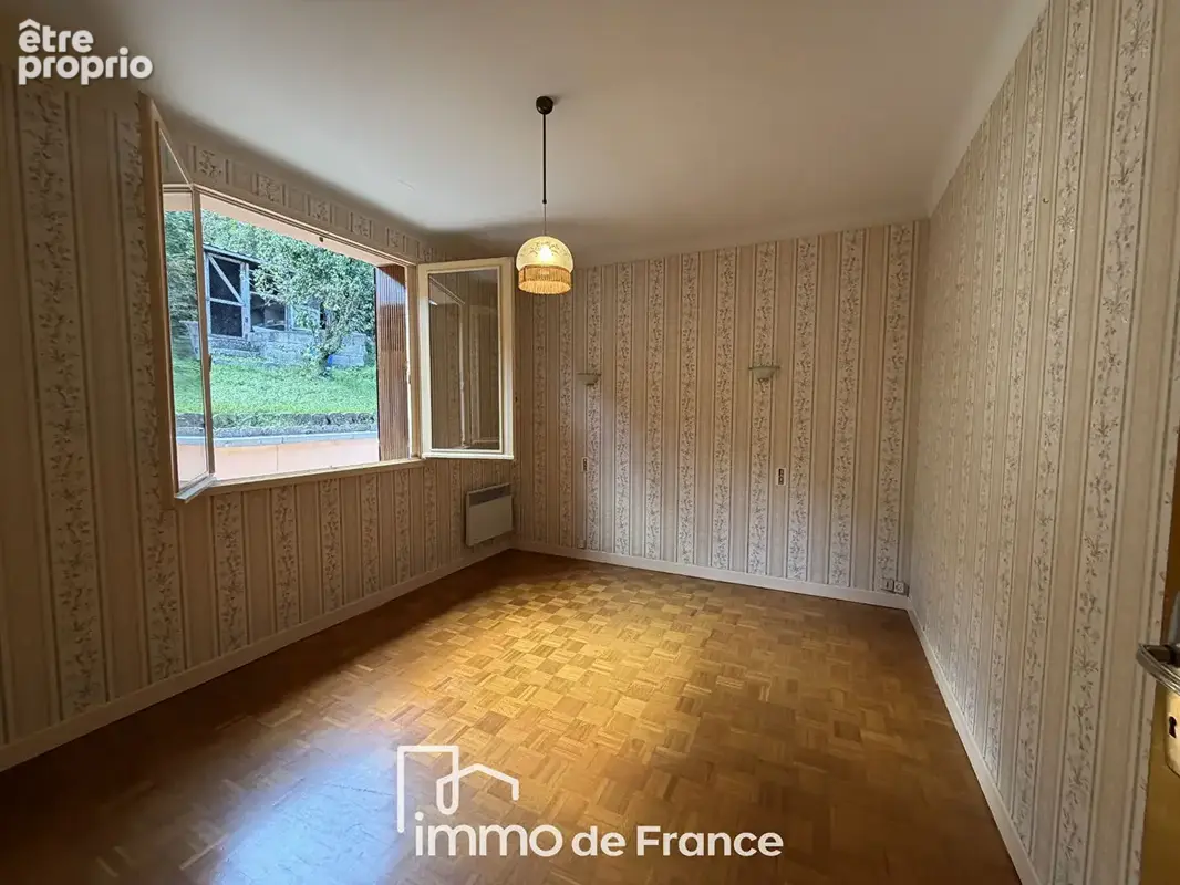 Proche centre-ville- Maison ( 104m2 habitables) avec garage et appartement. - photo 5