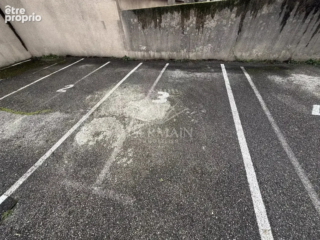 À saisir, L'Isle-sur-la-Sorgue, local professionnel avec 4 places de parking. - photo 3