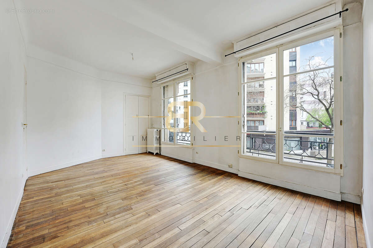 Appartement à PARIS-15E