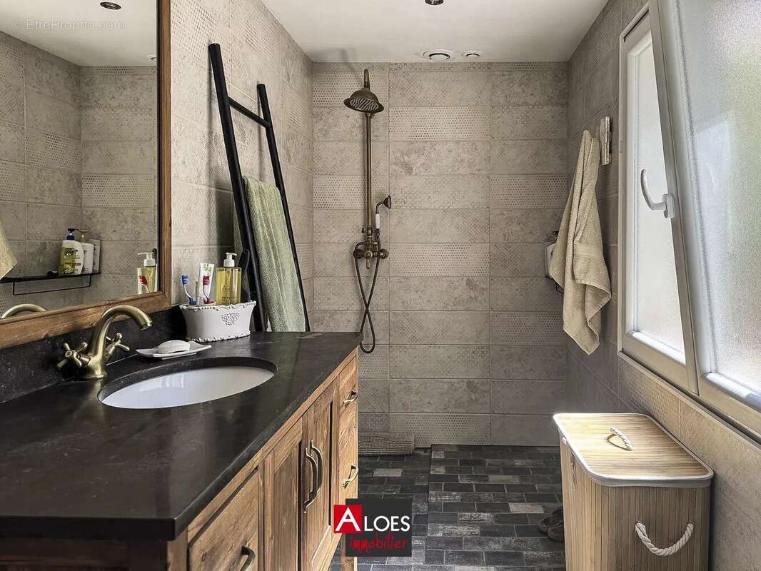 Maison Aigues-Mortes intra-muros avec garage et piscine - photo 8