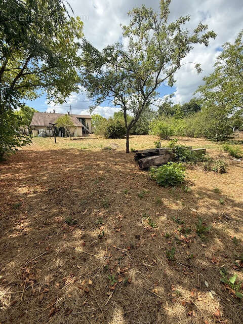 Maison à SAINT-CHRISTOPHE-DE-DOUBLE