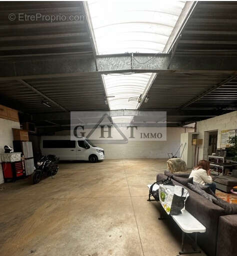 Commerce à VAUX-LE-PENIL