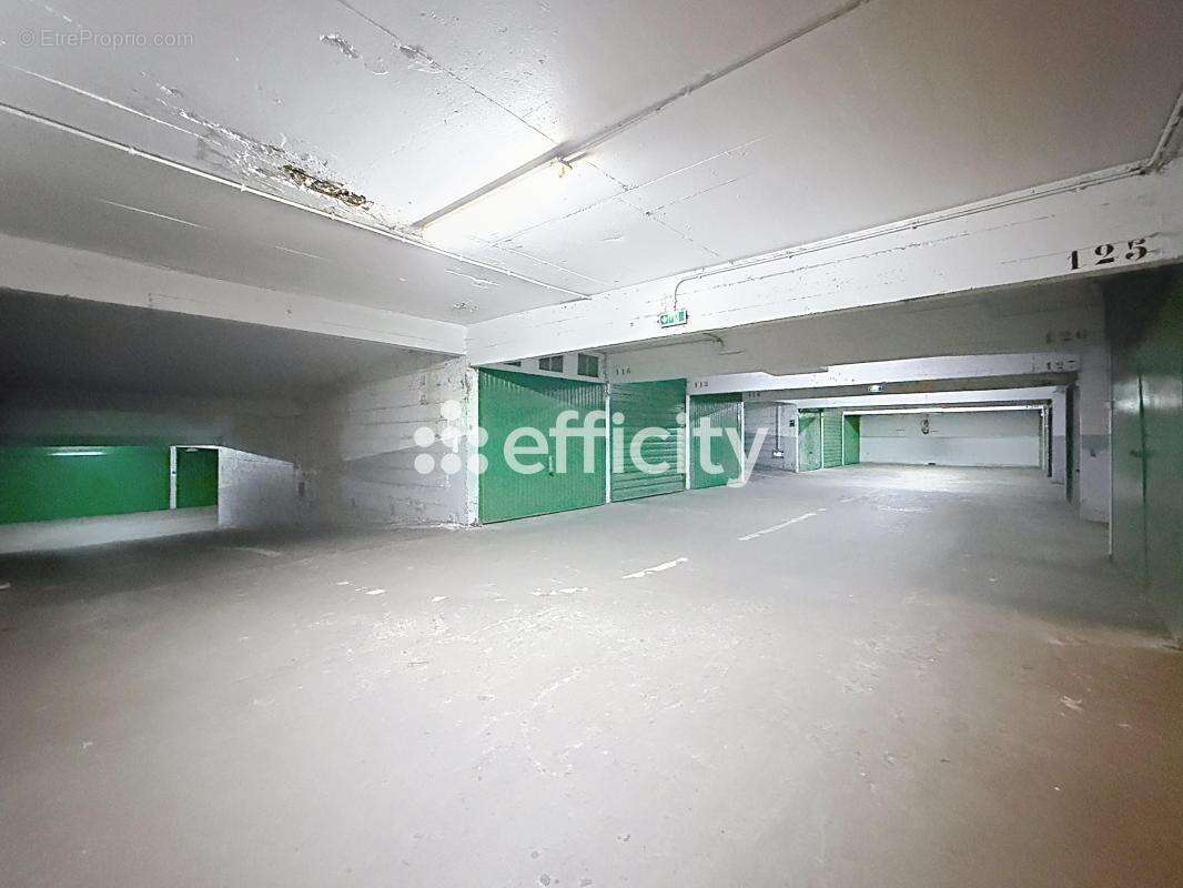 Parking à LA CELLE-SAINT-CLOUD