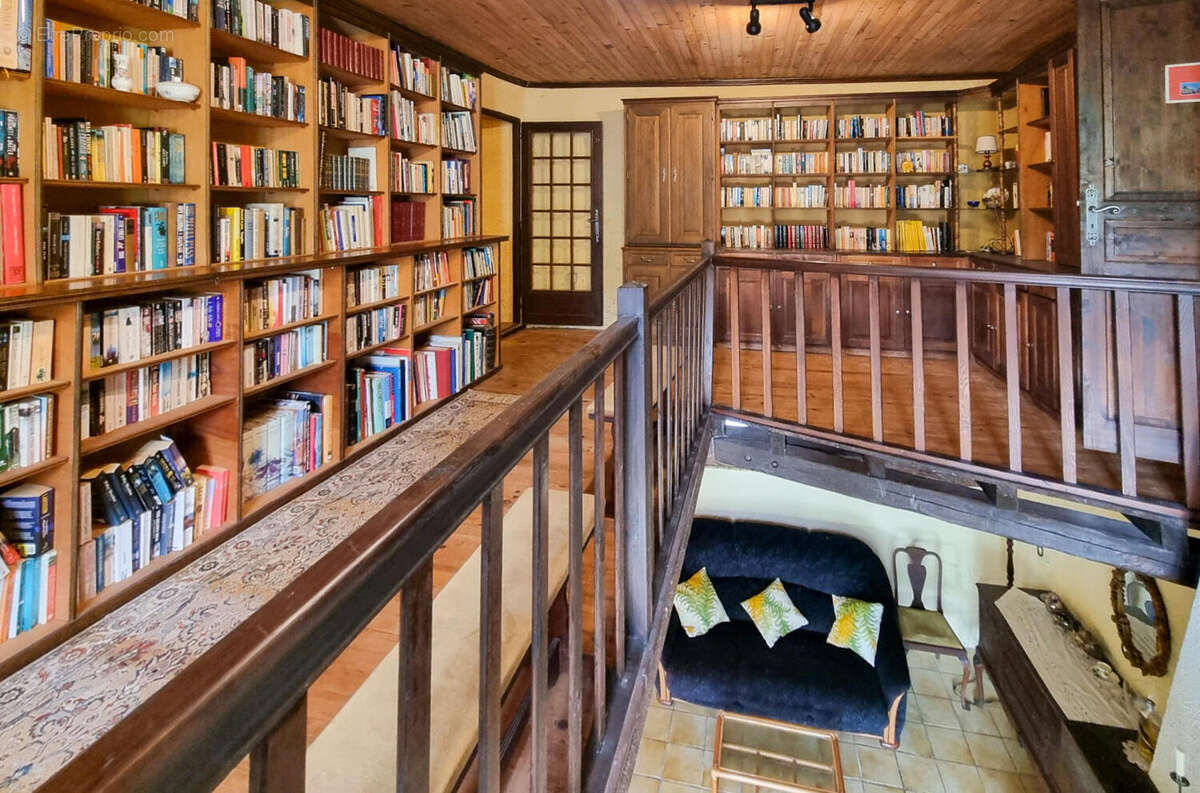 bibliothéque - Maison à PEYREFITTE-DU-RAZES