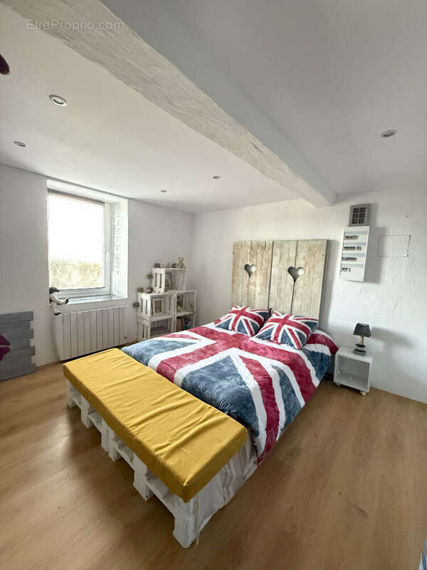 Maison à BELLENAVES