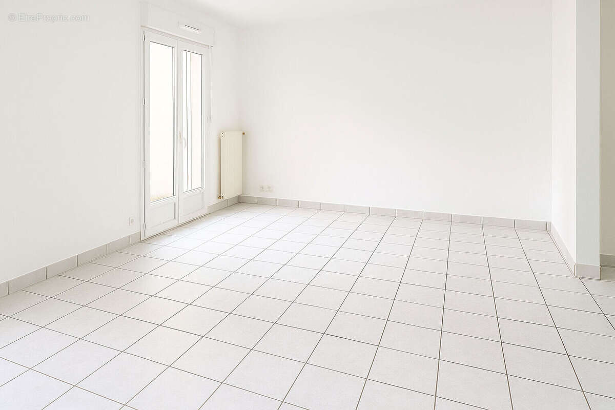 Maison à SAINT-THIBAULT-DES-VIGNES
