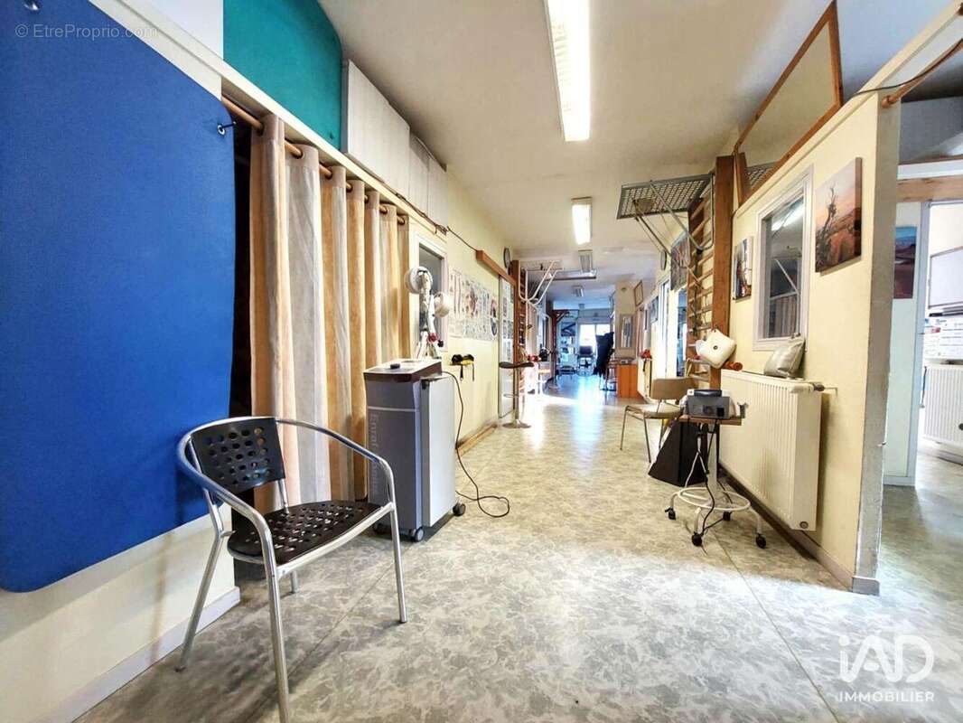 Photo 4 - Commerce à AVON