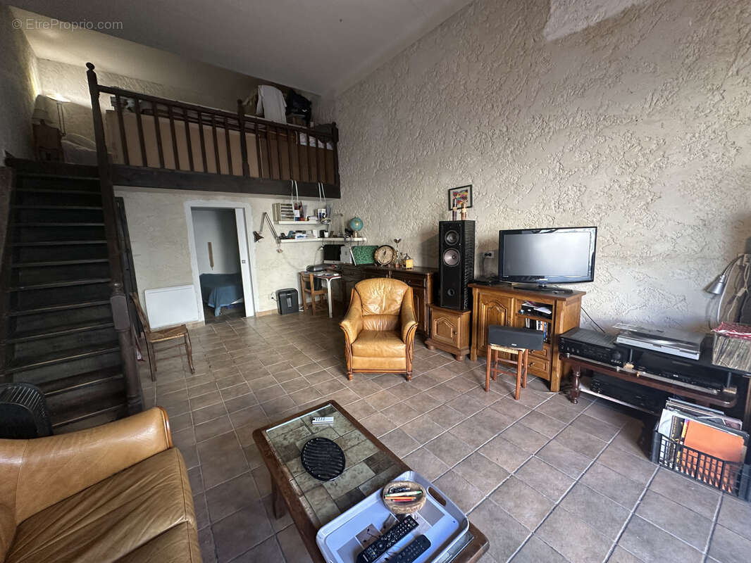 Appartement à SOLLIES-PONT