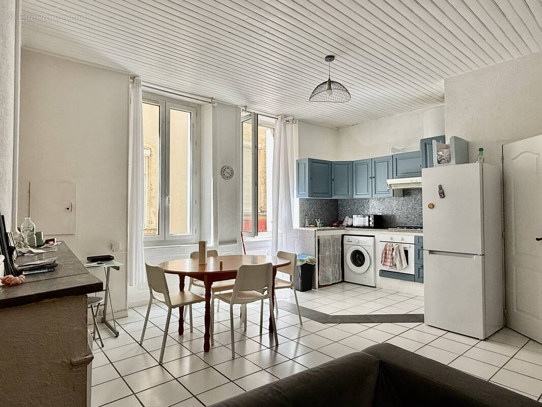 Appartement à BAGNOLS-SUR-CEZE