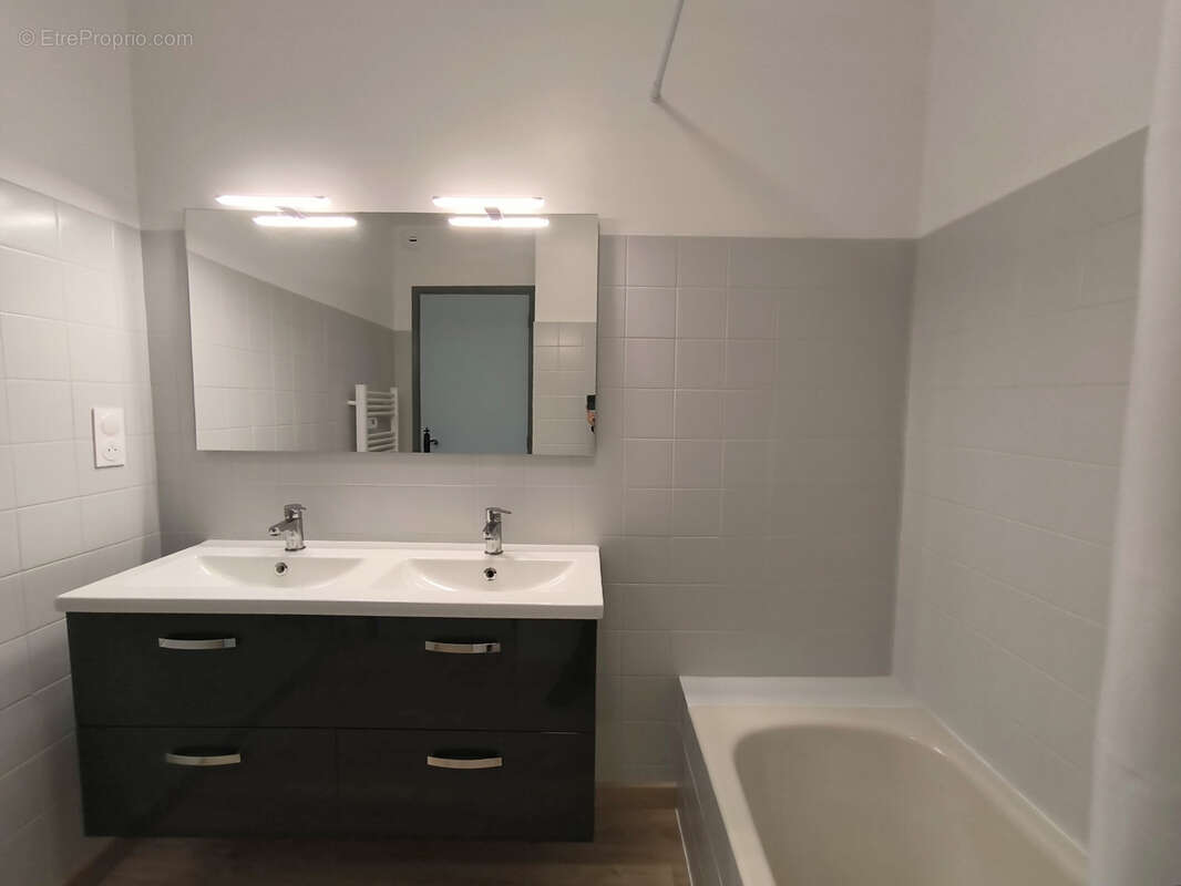 Appartement à VALLAURIS