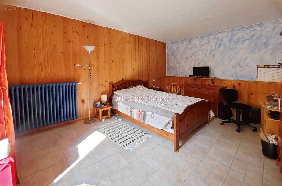 Maison à SAINT-GEORGES-EN-COUZAN