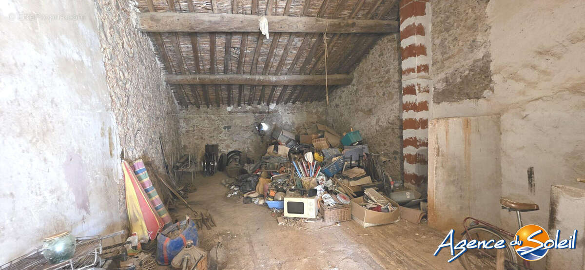 Maison à OPOUL-PERILLOS