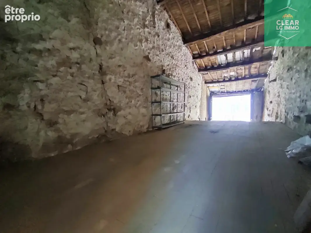 Grange avec mezzanine et cour, proche Damvillers - photo 3