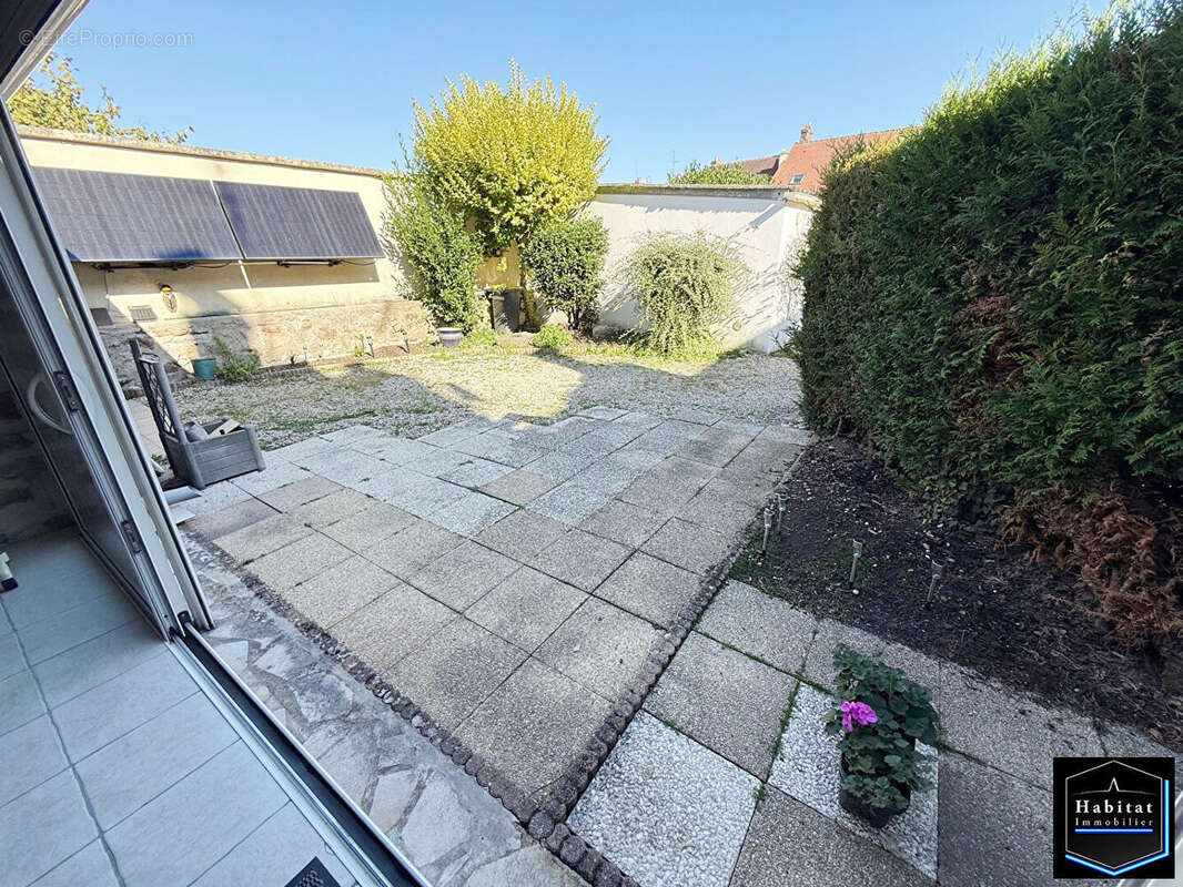 Maison à VER-SUR-LAUNETTE