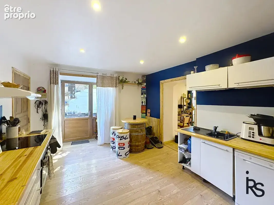 Maison de village avec un gîte, une petite cour et deux terrasses - photo 6
