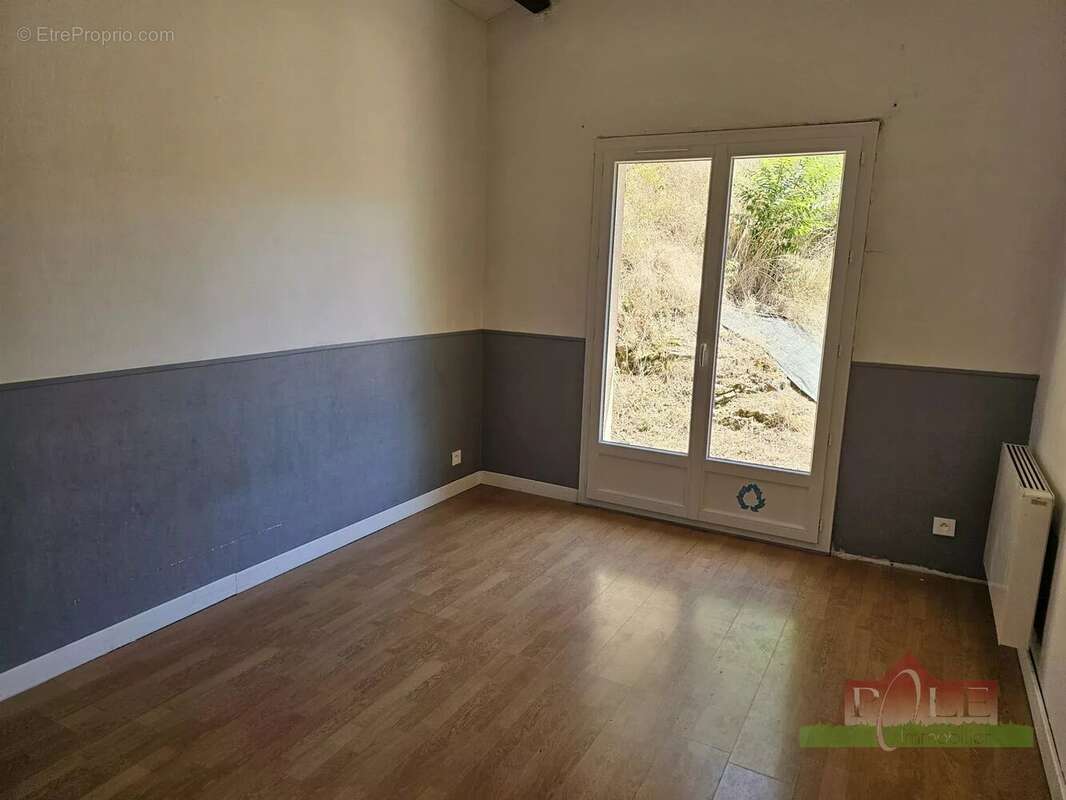 VIENNE, Villa T4 de 104 m² avec terrain de 3000 m² - photo 9