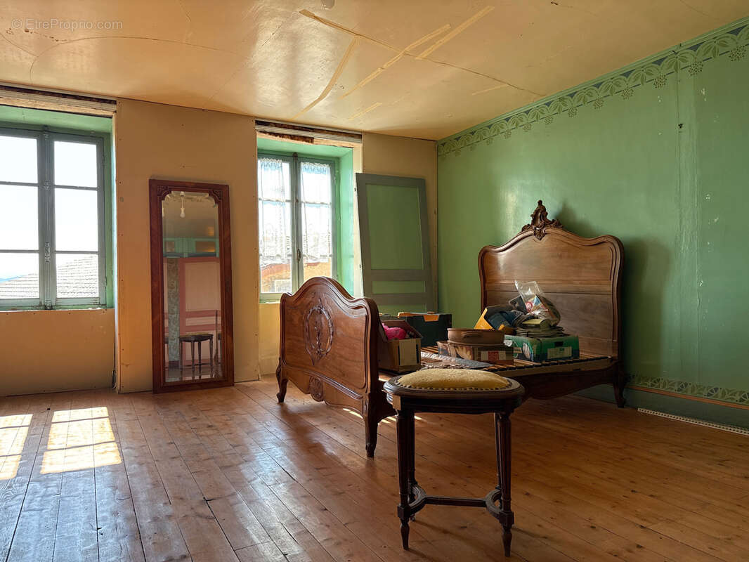 Maison à SAINT-POLGUES