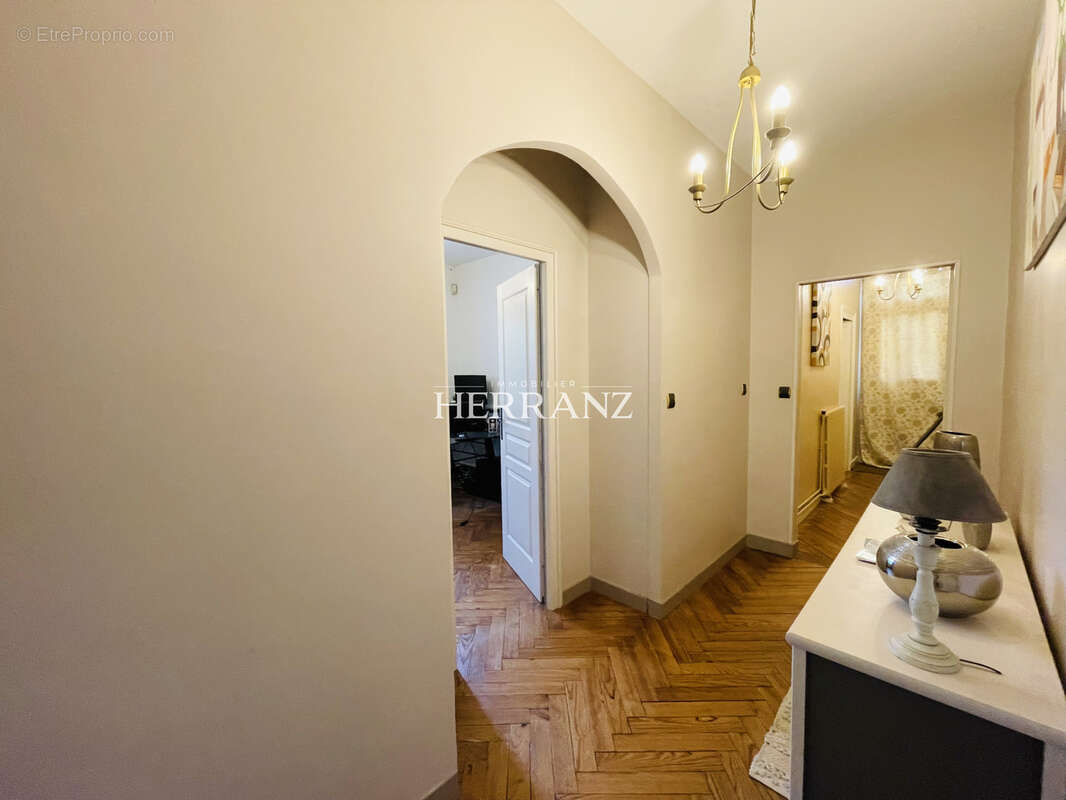 maison de 180m2 avec 5 chambres, garages, dépendance sur 1500m2 de terrain - photo 10