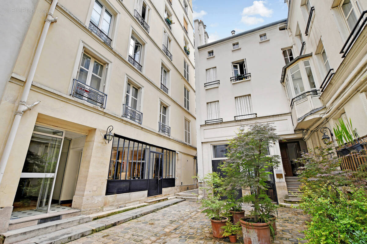 Appartement à PARIS-1E